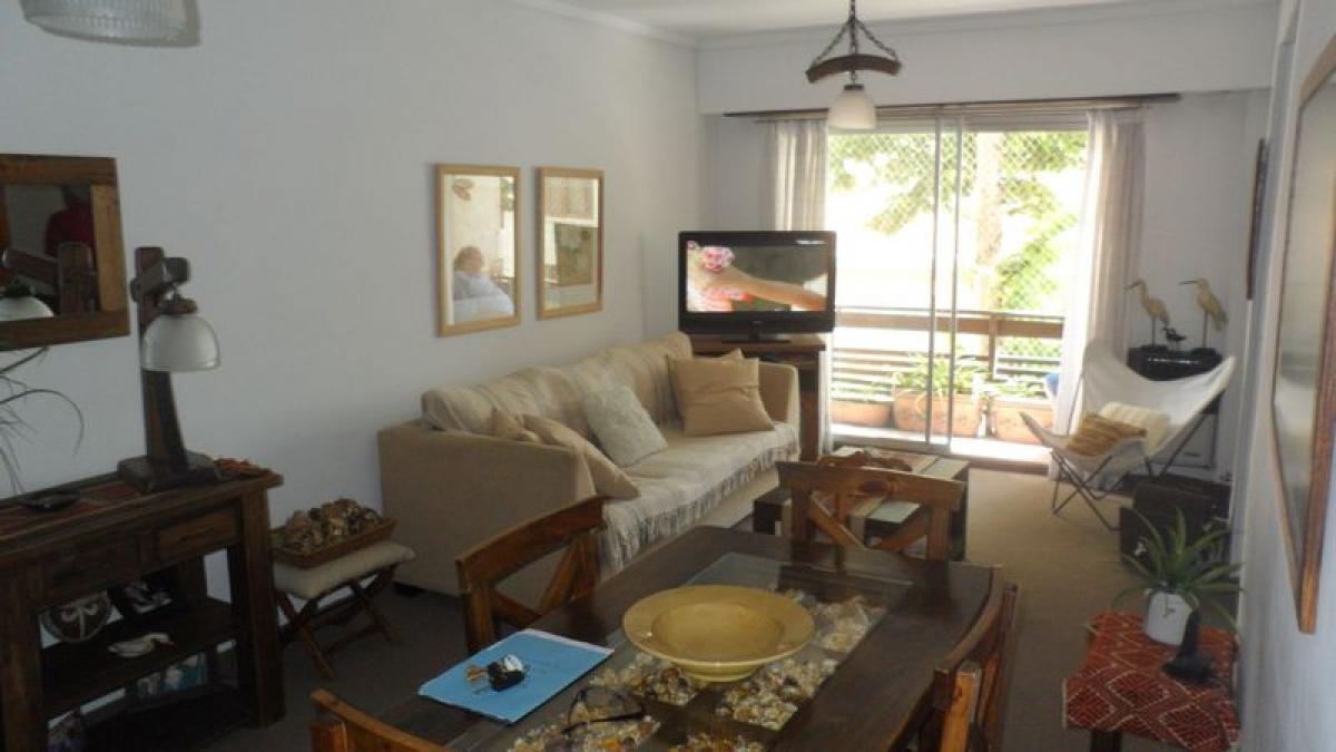 Apartamento de 3 dormitorios en Mar del Plata, Argentina No. 67902