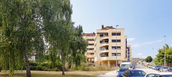 Apartamento de 3 dormitorios en Gijón, Spain No. 172391 3