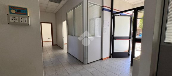 4-Zimmer Gewerbliche Immobilie in Selvazzano Dentro, Italy, Nr. 271806 14