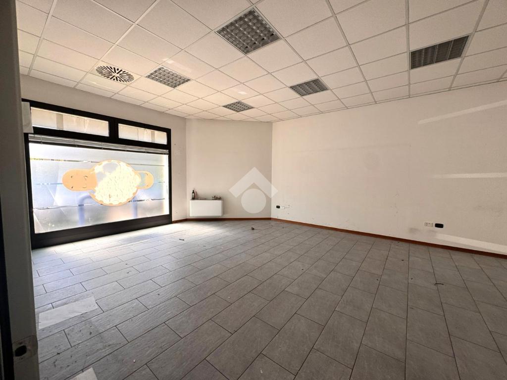 4-Zimmer Gewerbliche Immobilie in Selvazzano Dentro, Italy, Nr. 271806