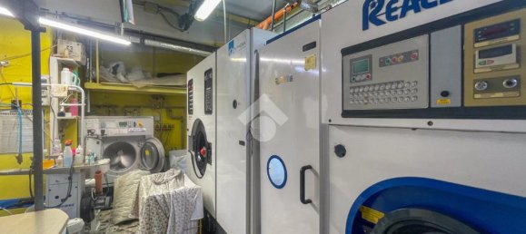 Коммерческая недвижимость с 5 комнатами в Кремона, Италия № 309952 10