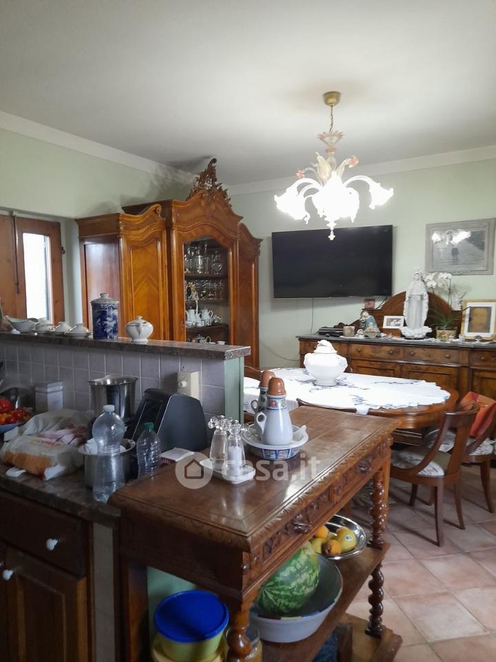 Дом с 6 комнатами в Пистоя, Италия № 232833