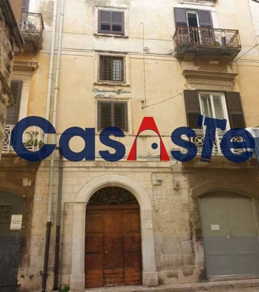 Dúplex de 9 habitaciónes en Trani, Italy No. 35039