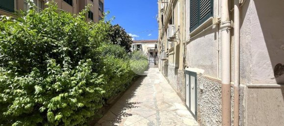 2 bedrooms Apartment in Palermo, Italy No. 335144 4