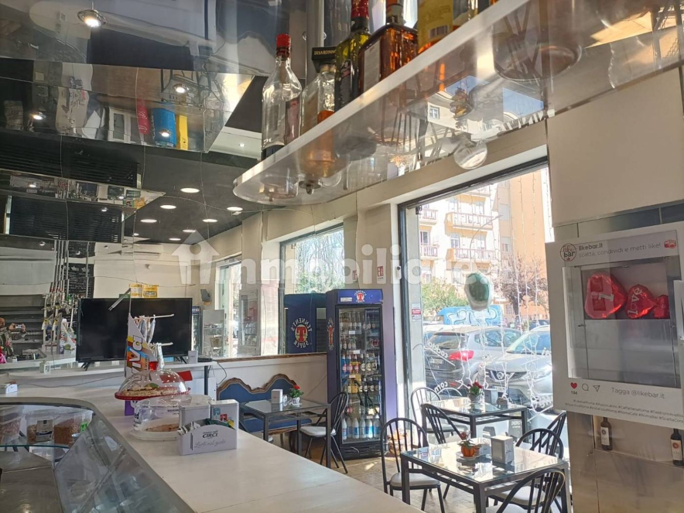 3 rooms Commercial property in Rome, Italy No. 50121