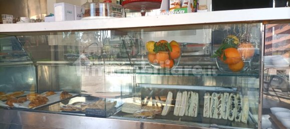 3 rooms Commercial property in Rome, Italy No. 50121 11