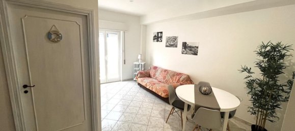 2 bedrooms Apartment in Rome, Italy No. 332012 3