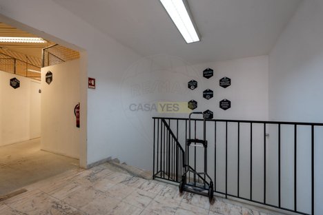 400m² Commercial property in Oeiras, Portugal No. 84678