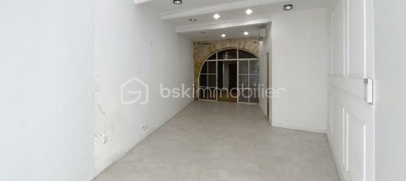 59m² Commercial property in Nimes, France No. 297497 2