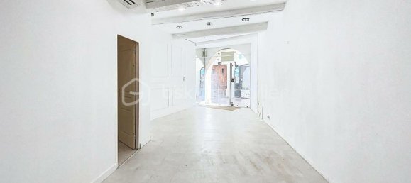 59m² Commercial property in Nimes, France No. 297497 6