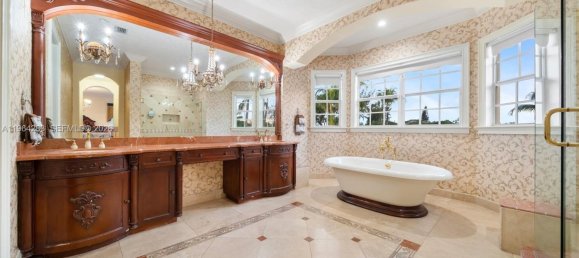 8 dormitorios villa en venta en Miami, Miami-Dade, Florida, USA № 615614 6