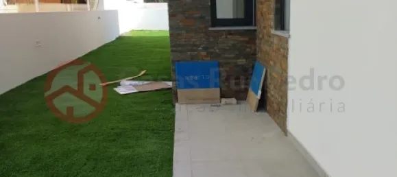 Casa de 3 dormitorios en Corroios, Portugal No. 77848 77