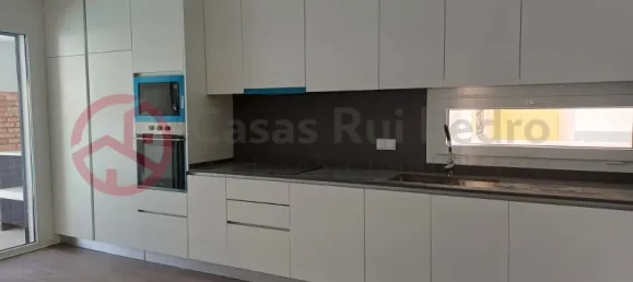 Casa de 3 dormitorios en Corroios, Portugal No. 77848 128