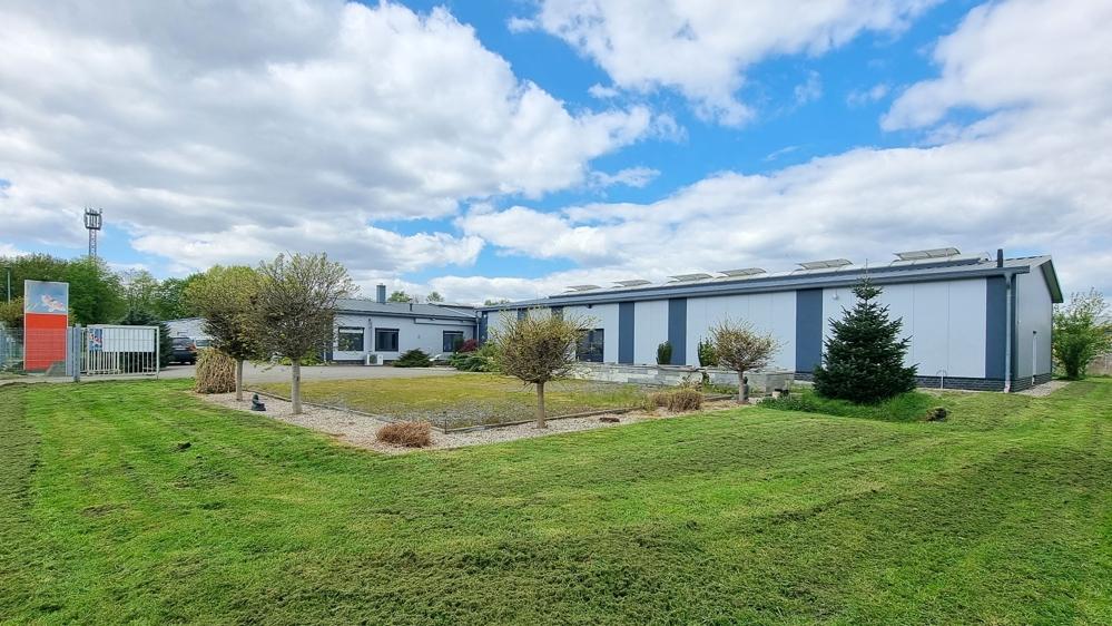 643m² Warehouse in Ammerland, Germany No. 155414