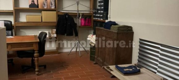 2 rooms Commercial property in Florence, Italy No. 331247 2
