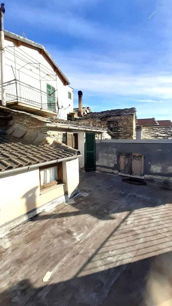 3-salle Maison à Rezzo, Italy No. 87002