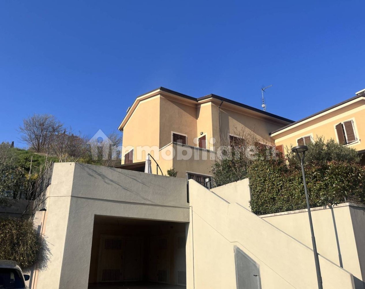 4 bedrooms Apartment in Urbino, Italy No. 64491