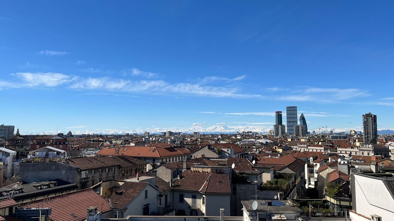 Ático de 3 habitaciónes en Milan, Italy No. 333212