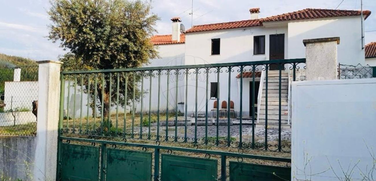 4 chambres Maison à Figueiro dos Vinhos, Portugal No. 35692