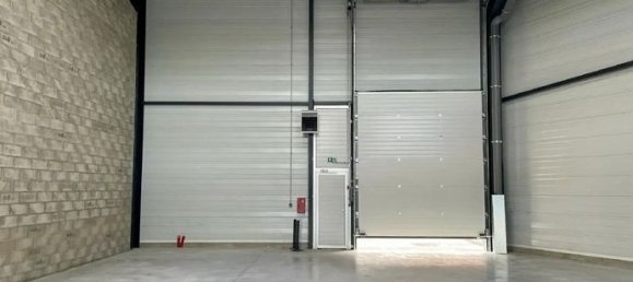 1259m² Commercial property in Marines, France No. 354032 6