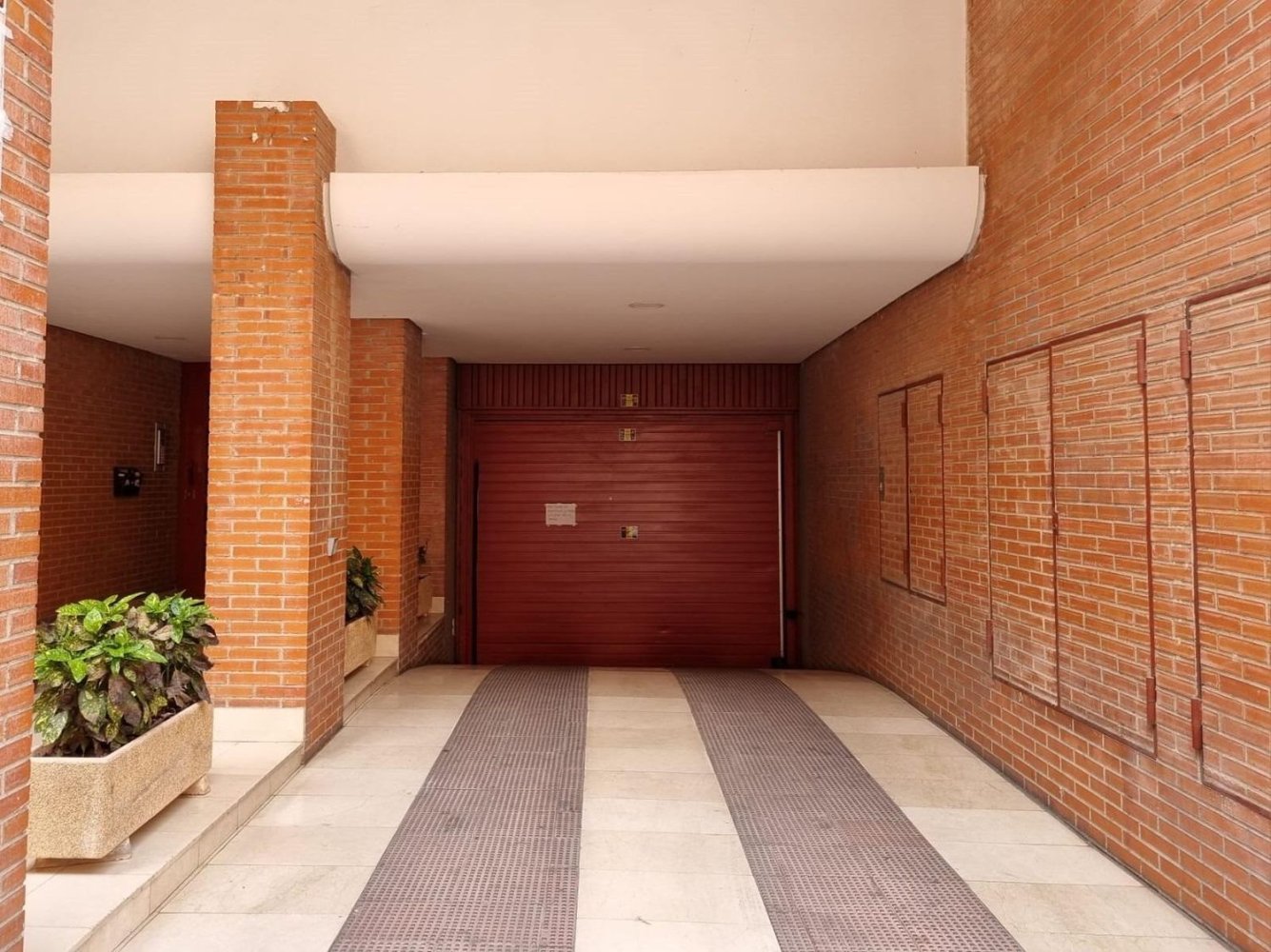 Garage in Madrid, Spain 33m², Nr. 112480