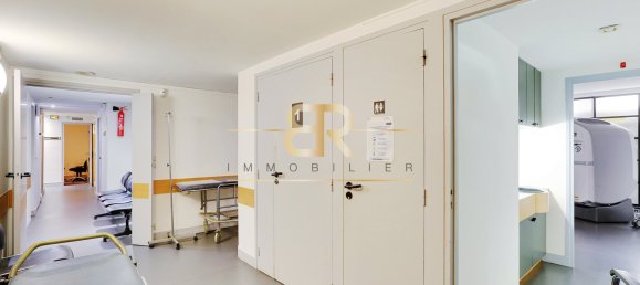 387m² Commercial property in Charenton-le-Pont, France No. 118384 12