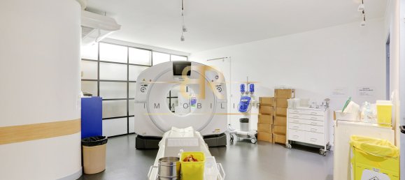 387m² Commercial property in Charenton-le-Pont, France No. 118384 2