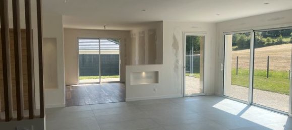 3 bedrooms House in Devecey, France No. 363955 3