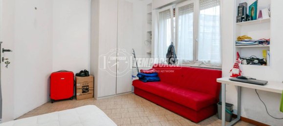 2 bedrooms Apartment in Milan, Italy No. 377103 17