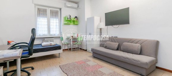 2 bedrooms Apartment in Milan, Italy No. 377103 2