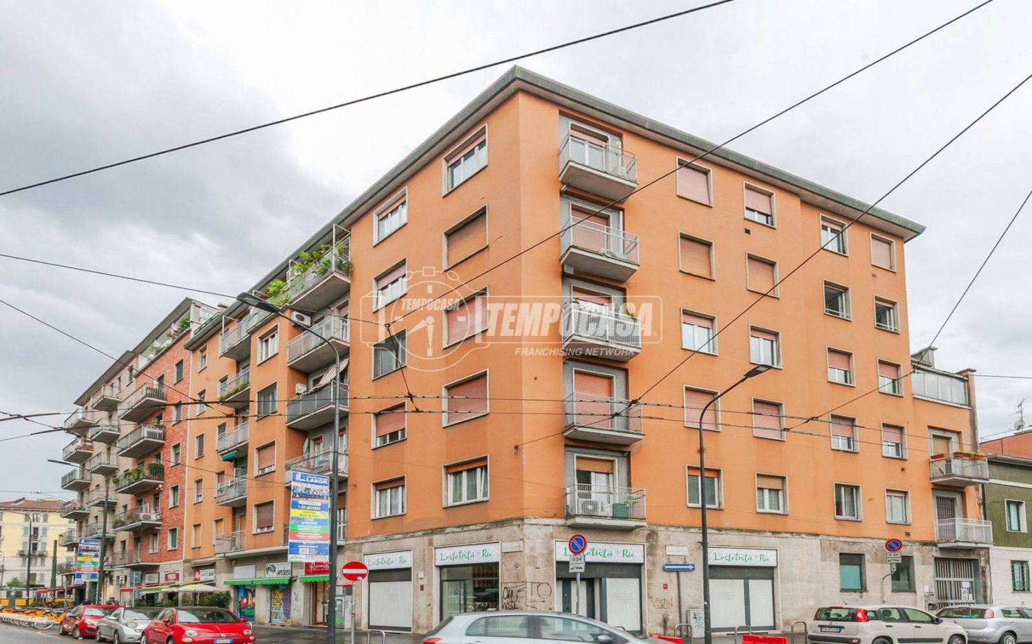 2 bedrooms Apartment in Milan, Italy No. 377103