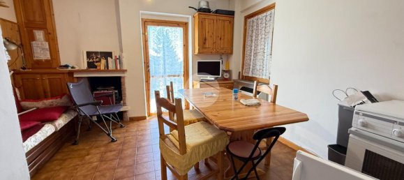 2 rooms Apartment in Rocca di Cambio, Italy No. 9399 3