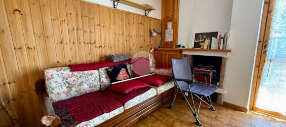 2 rooms Apartment in Rocca di Cambio, Italy No. 9399 6