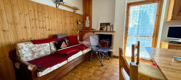 2 rooms Apartment in Rocca di Cambio, Italy No. 9399 4