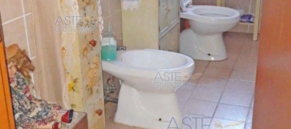 10 rooms Apartment in Santa Maria a Monte, Italy No. 48830 2