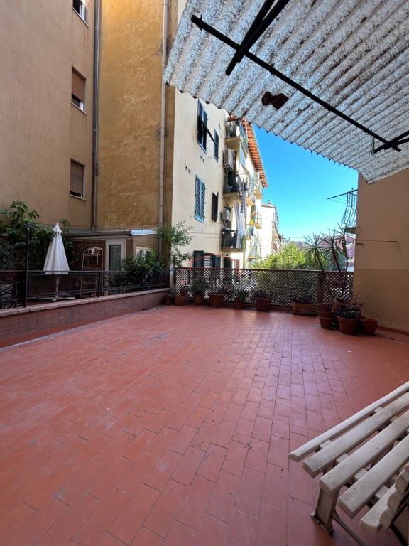 5غرفة شقة في Florence, Italy رقم 378506