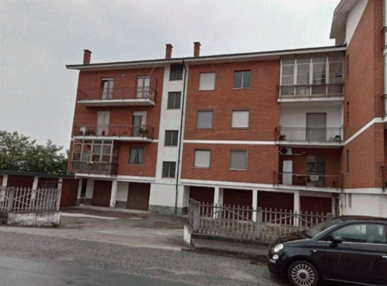 Propriété commerciale à Carrù, Italy 92m² No. 272832