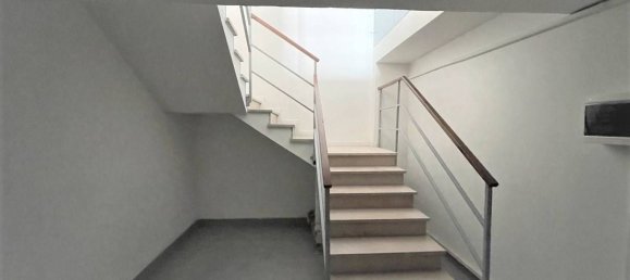 255m² Office in Padua, Italy No. 145982 3