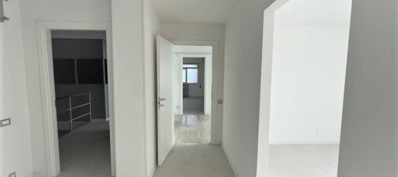 255m² Office in Padua, Italy No. 145982 9