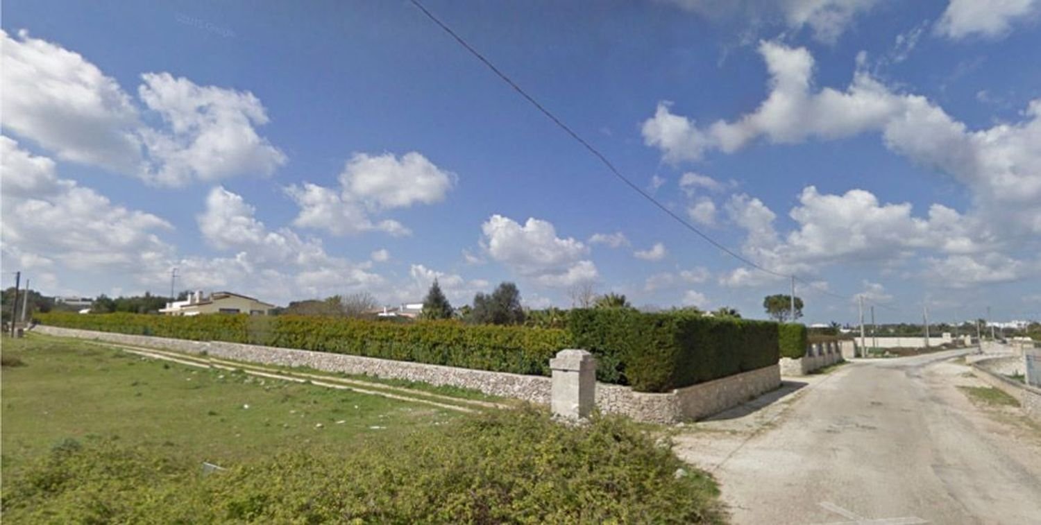 8000m² Land in Scorrano, Italy No. 254470