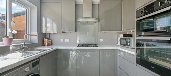 Casa de 2 dormitorios en Feltham, United Kingdom No. 9809 8