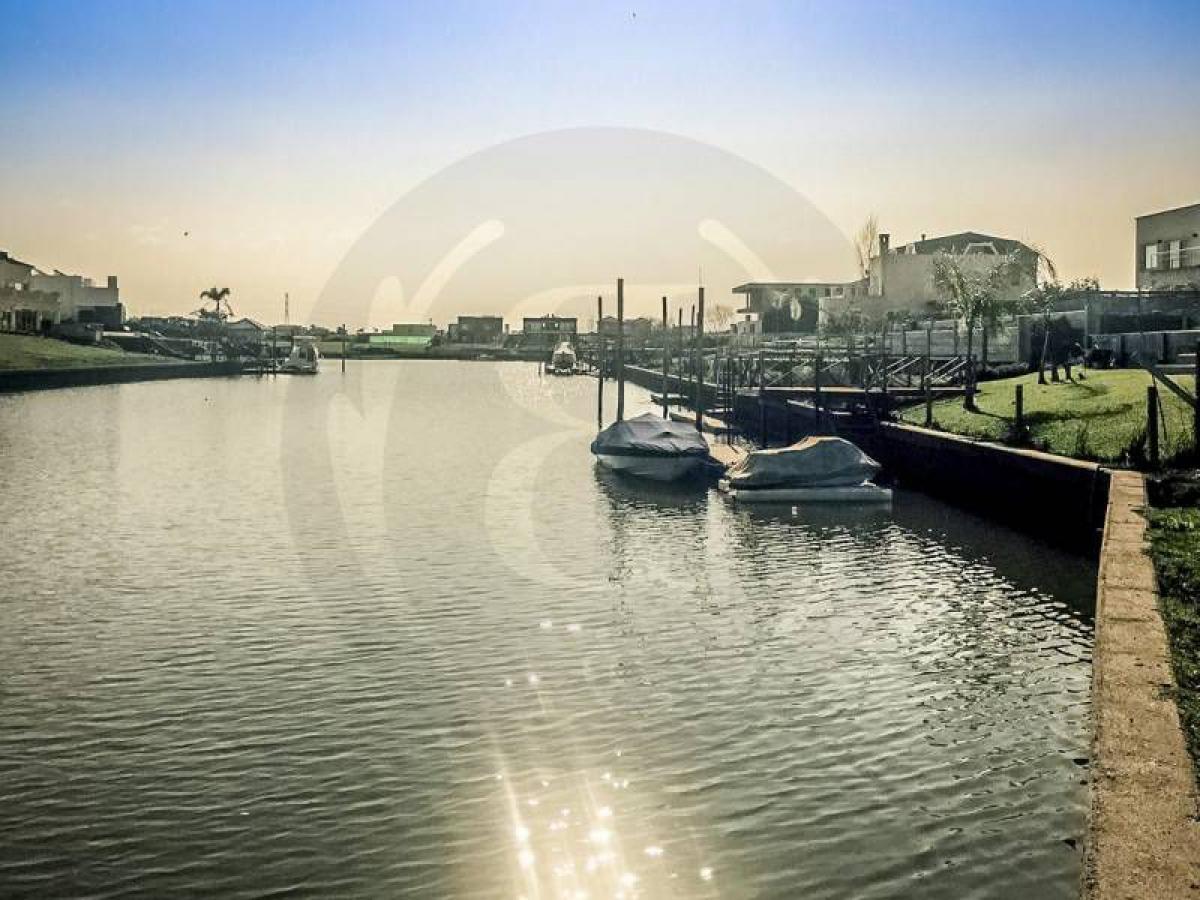  Land in Tigre, Argentina No. 112708