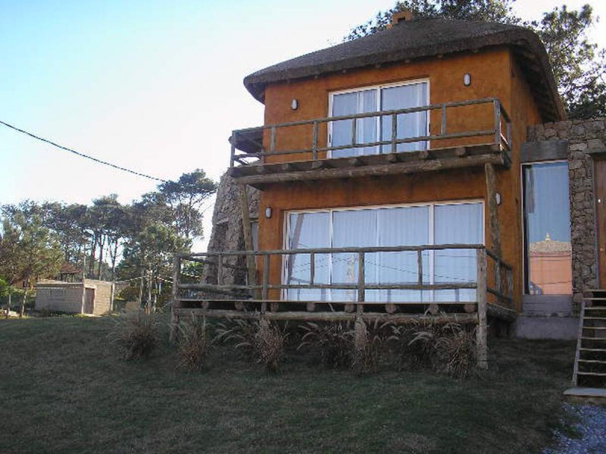 3 bedrooms House in Maldonado, Uruguay No. 12892