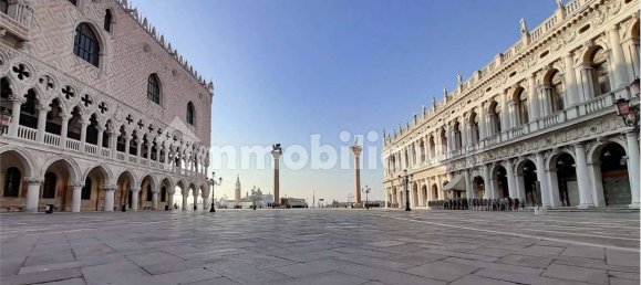 2 rooms Commercial property in Venice, Italy No. 61827 11