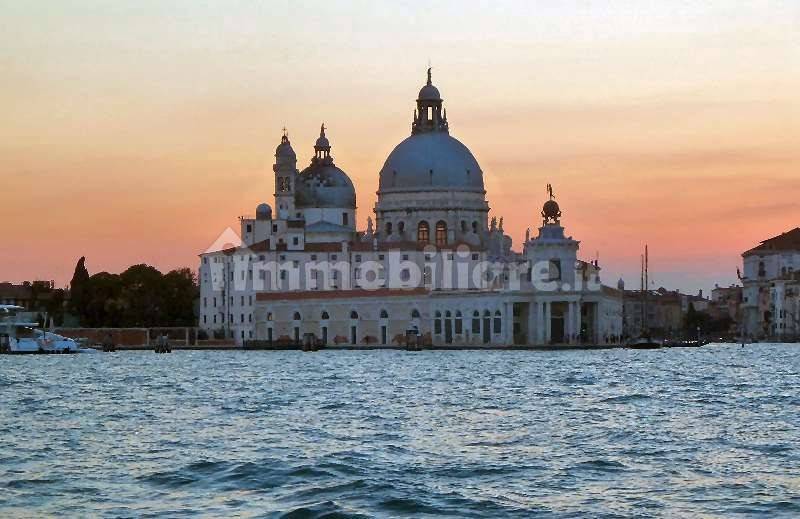 2 rooms Commercial property in Venice, Italy No. 61827