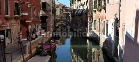 2 rooms Commercial property in Venice, Italy No. 61827 2