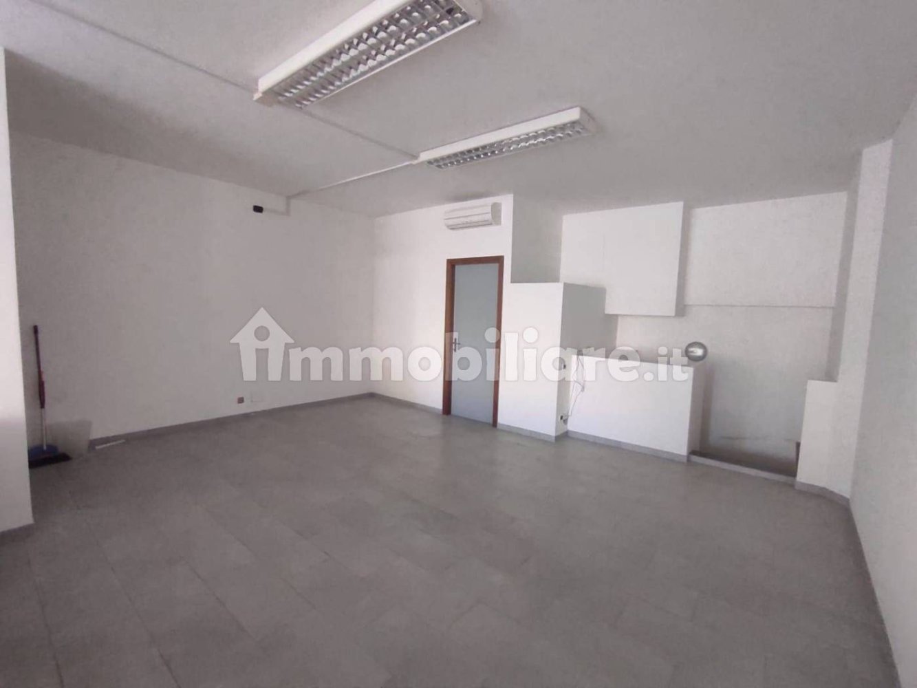 5-Zimmer Gewerbliche Immobilie in Poggibonsi, Italy, Nr. 39677