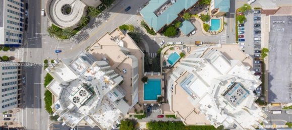 3 chambres propriété commerciale à louer à Miami, Miami-Dade, Florida, USA № 615325 9