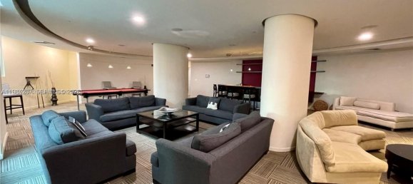 3 chambres propriété commerciale à louer à Miami, Miami-Dade, Florida, USA № 615325 4