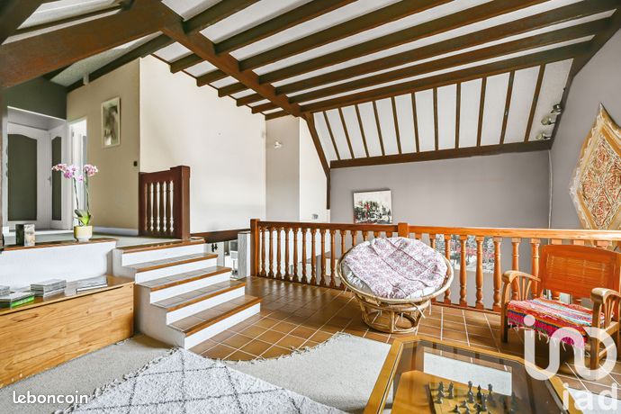 3 bedrooms House in Bondy, France No. 358465